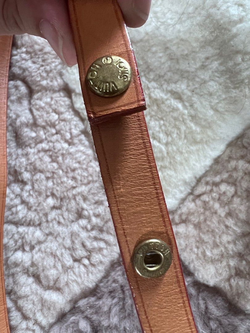 Authentic LOUIS VUITTON Pochette Florentine Waist Strap (Category: Luxury Bags & Wallets) located in Pasig City. Submitted by deklutzcha (Listing ID 1346822390, Image 3). Description: Authentic LOUIS VUITTON Pochette Florentine Waist Strap Size XS -Japan sourced -almost new -no other inclusions, but can include a small LV dustbag -versatile, can be used as belt bag or belt for dress -negotiable Rfs: doesnt fit me .