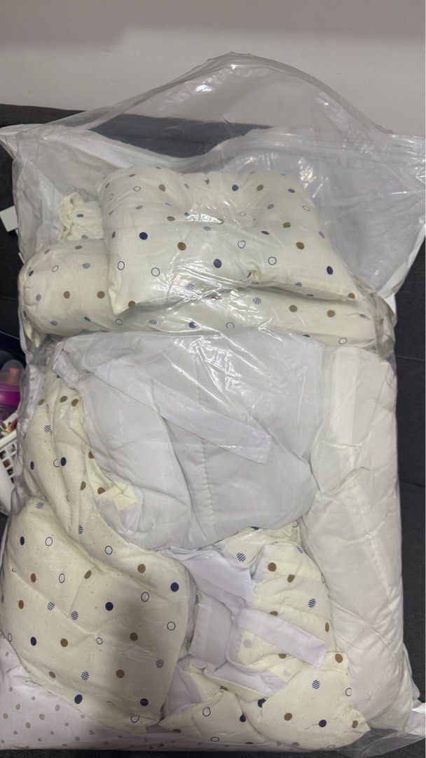 Baby Comforter, crib bumper and pillow set (Category: Bed Guards) located in Rizal. Submitted by milotee (Listing ID 1346868154, Image 1). Description: Includes: - crib bumber - comforter - 2 bolster pillows - 1 head pillow.