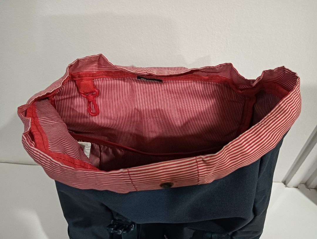 Backpack (Category: Backpacks) located in Singapore. Submitted by blissful4ever99 (Listing ID 1346765975, Image 3). Description: Backpack.