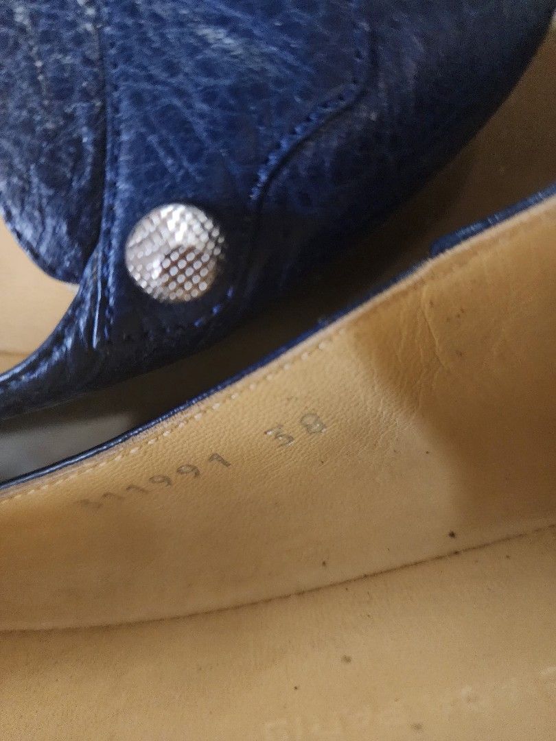 Balenciaga flats (Category: Flats & Sandals) located in Paranaque City. Submitted by declutterproject (Listing ID 1346695785, Image 3). Description: need to replace sole...thus selling low.