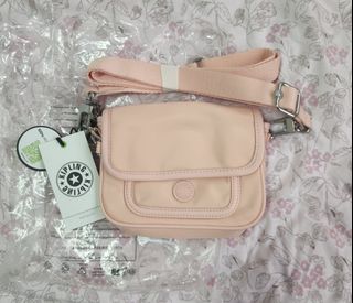 (Category: ) located in . Submitted by jxnncloset (Listing ID 1346783268, Image 1). Description: .
