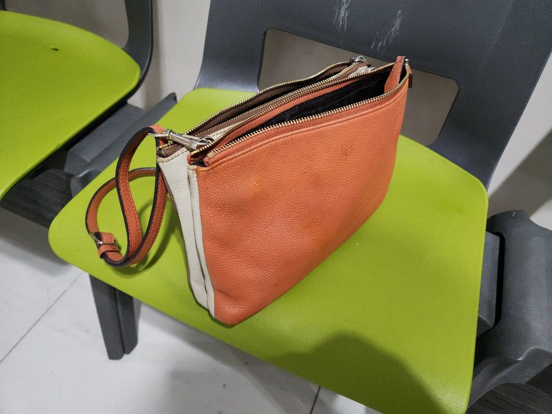 BRUNO MAGLI SLING CROSSBODY BAG (Category: Luxury Bags & Wallets) located in Taguig. Submitted by starbucksph (Listing ID 1346737238, Image 1). Description: authentic BRUNO MAGLI SLING CROSSBODY BAG.