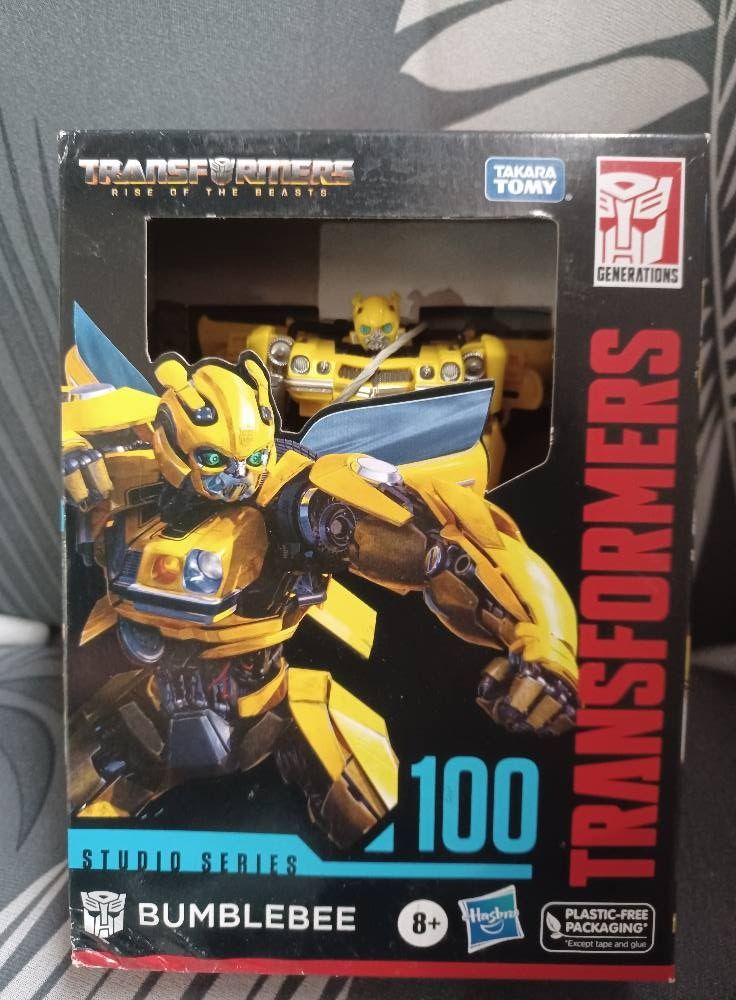 Bumblebee SS100 Transformers Studio Series (Category: Figurines & Statues) located in Pasig City. Submitted by bechay2 (Listing ID 1346670730, Image 1). Description: Bumblebee SS100 Transformers Studio Series (Rise Of The Beast) Size: Deluxe class SRP: 2200 Megatron SS04 Gamer Edition Transformers WFC Studio Series (Gamer Edition) Size: Voyager class SRP: 2000 - Brand New - Box condition 8/10 - Slightly negotiable. - Complete Accessories fb Yam A