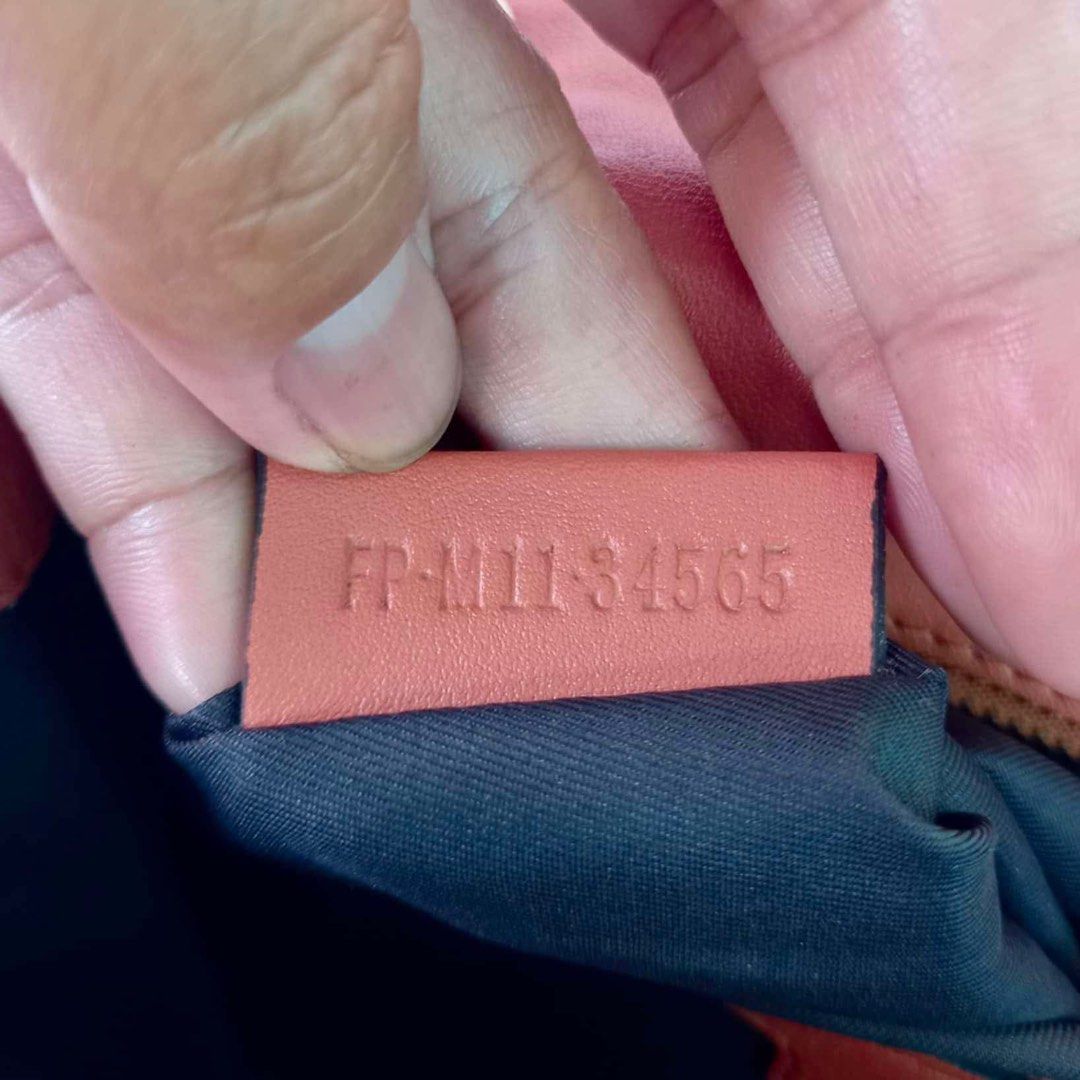 BVLGARI Serpinte coded (Category: Luxury Bags & Wallets) located in Pagadian. Submitted by lightbagelyas (Listing ID 1346677690, Image 3). Description: BVlGARII Serpinte Forever Shoulder Bag Coded Made in Italy Gold Hardware Calfskin Leather Fabric Lining Sign of Sign of usage.