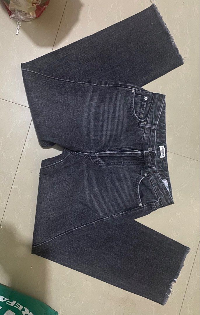 Chevignon Jeans (Category: Jeans) located in Munoz. Submitted by harm0nica337 (Listing ID 1346802640, Image 3). Description: Thrifted Raw bottom hem 24 on tag best fit 25 W:25 H: 28 R: 10.2 (semi hw) L:35 No flaws Mop: Gcash (Price+SF) J&T express .