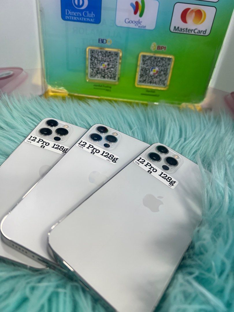 Complete with box iPhone 12 Pro Factory Unlock Secondhand Original (Category: iPhone 12 Series) located in San Juan City. Submitted by hanifah_trading (Listing ID 1346773350, Image 2). Description: Complete with box iPhone 12 Pro Factory Unlock Secondhand Original Inclusion: Airpods Battery Pack Wireless Charger Cable C to Lightining 20 watts Adopter Casing Tempered Glass Color: Black Hanifah Trading stay connected anywhere. COD with in Metro Man