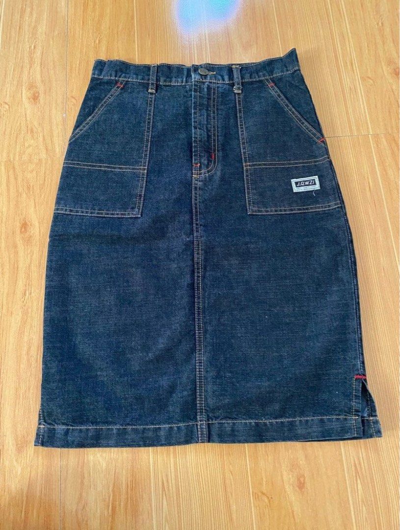 denim midi skirt with side slits cargo style (Category: Skirts) located in Quezon City. Submitted by onisethrifts (Listing ID 1346736315, Image 1). Description: - W: 27, L: 23 - hard denim - no flaws - offers open! i will accept or decline na lang - mop: gcash, maya, paypal, bpi - mod: sco, flash, ggx, lalamove - can do meetups around qc! t. long palda midi mini y2k vintage clean kendal grunge alt boho cargo.