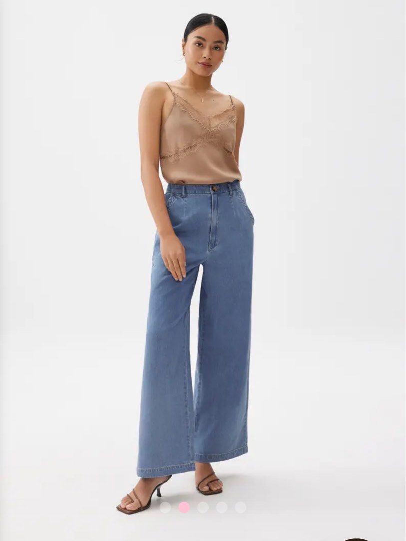 DENIM Wide Straight Leg Jeans (Category: Jeans) located in Paranaque City. Submitted by soapsian (Listing ID 1346674938, Image 2). Description: Still brand new, never been used. Bought last December 2024 via online. RFS: Pants are too long for me, it fits my waist. For reference: my waist is 26-28, height is 5’1-5’2. Bought for an original price of 2.7k..