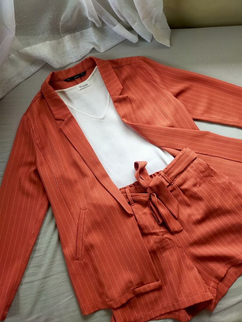 FORME Coordinates Blazer Shorts Office Casual Terno (S-M)) (Category: Sets or Coordinates) located in Makati City. Submitted by essi.thrifties (Listing ID 1346731023, Image 1). Description: Need a blazer set that can be used both in the office and in casual settings? Baka ito na ang hinahanap mo! Perfect na para sa business casual events mo in the morning, and dinner nights out mo with your friends after mo mag work kasi DASURV MO IYAN GURL! For 
