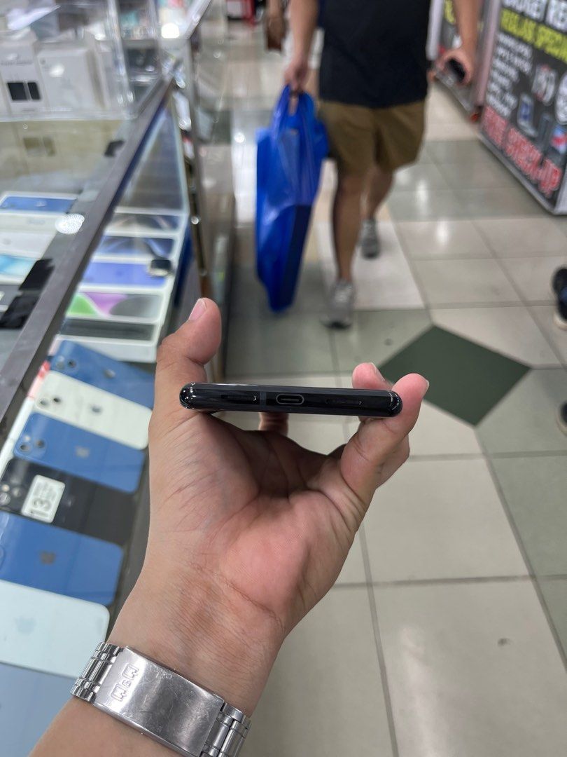 GOOGLE PIXEL 6 PRO 256GB US VARIANT OPENLIN NO ISSUE (Category: Google Pixel) located in Manila. Submitted by mrkim_gadget (Listing ID 1346678662, Image 2). Description: Onhand| GOOGLE PIXEL 6 PRO •256GB •Openline •99% Smooth •Never been Repaired •No Hidden Issues •Can Reset Anytime •Test to Sawa •NOT Refurb INCLUSION CLEAR CASE CHARGER •Mode of payment •Cash •Gcash •Bank Transfer We Open for COD (INYO PO SF) Pick-Up at my Shop in Greenhills Shop
