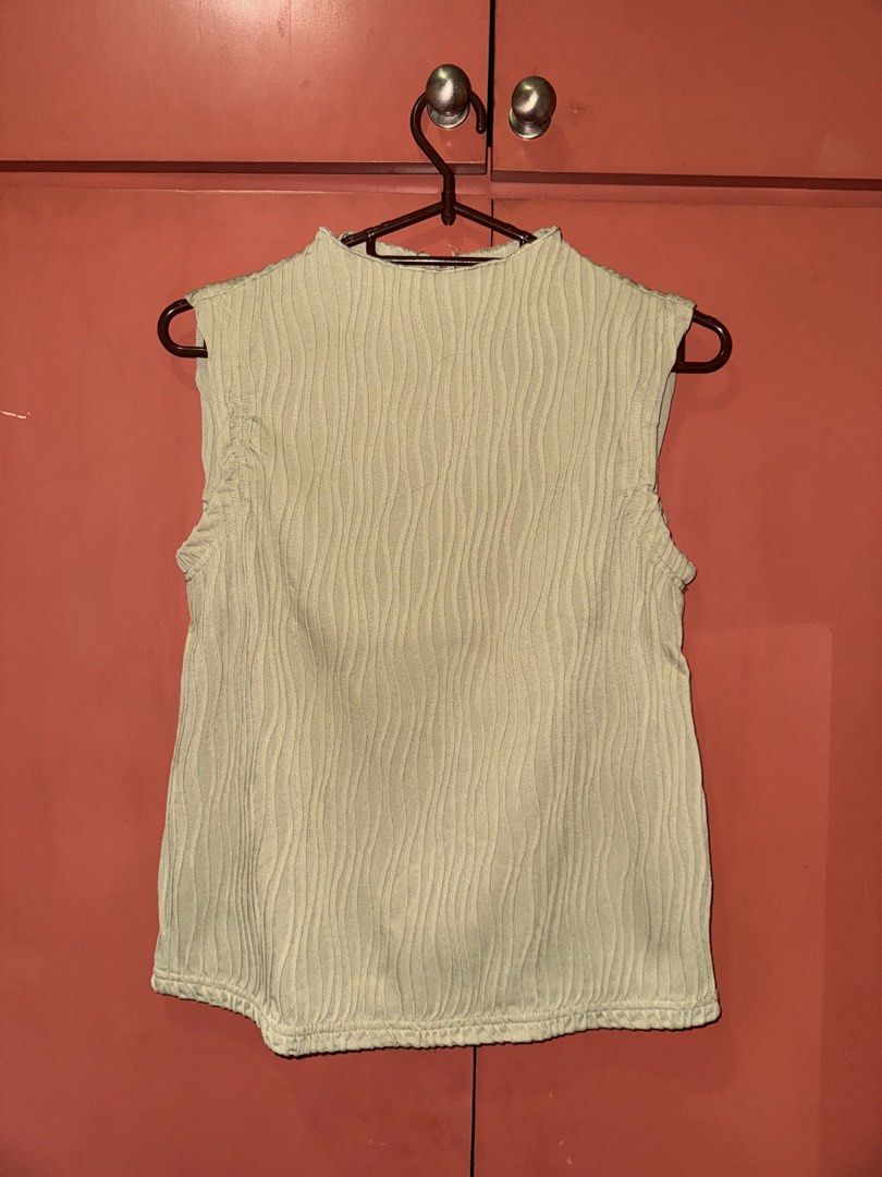 Green textured sleeveless top (Category: Sleeveless) located in Quezon City. Submitted by declutterkyusi (Listing ID 1346717688, Image 1). Description: .