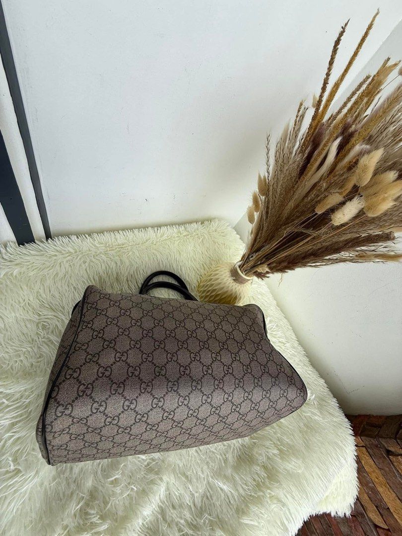Gucci doctors bag limited ed (Category: Luxury Bags & Wallets) located in Santa Ana. Submitted by astonandariana (Listing ID 1346672734, Image 2). Description: .