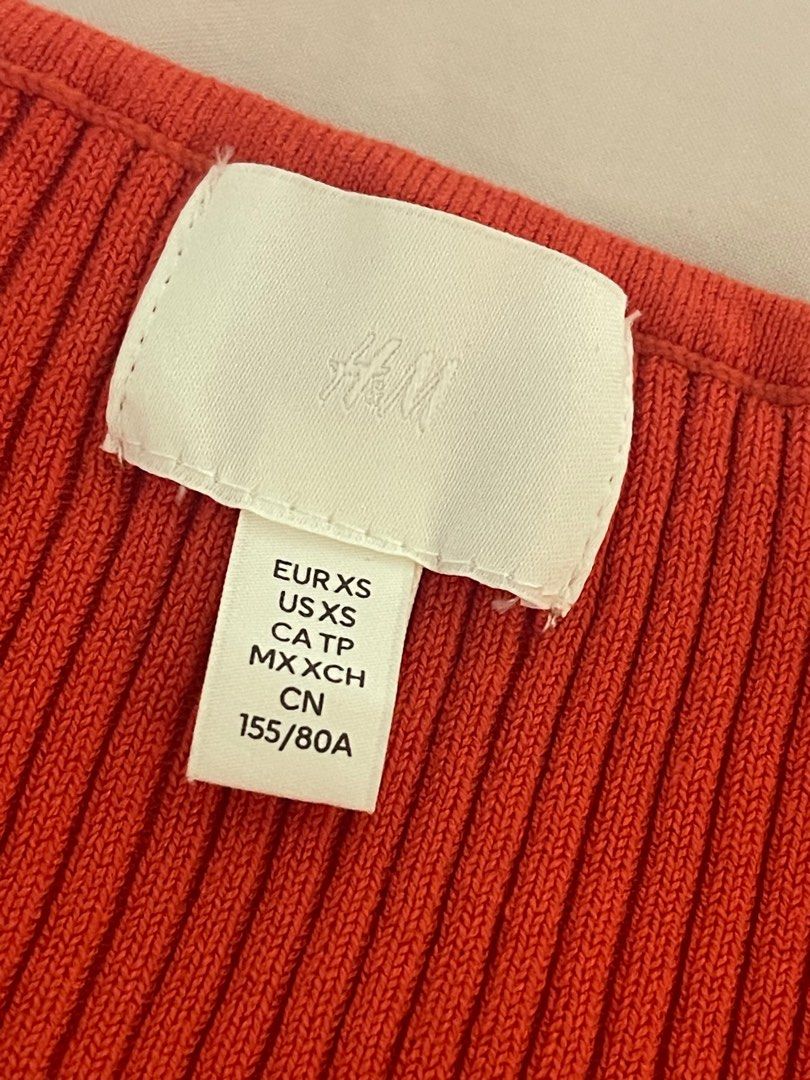 H&M Rib Stretchy Sweetheart Top (Category: Longsleeves) located in Quezon City. Submitted by xoxoreeree (Listing ID 1346699359, Image 2). Description: - never used - negotiable - bell sleeves - perfect for classy occasions 🥂.
