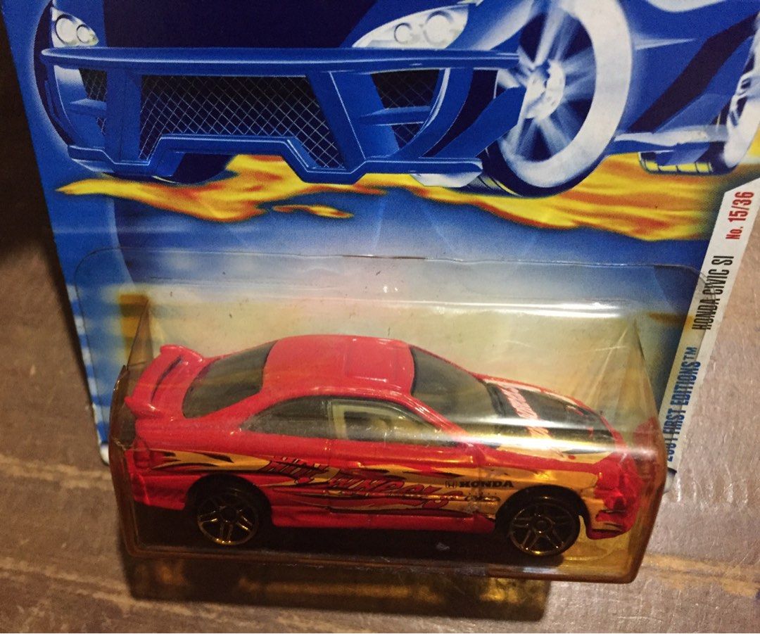 Hot Wheels 2001 First Editions Honda Civic Si (Category: Vehicle & Diecast Models) located in Manila. Submitted by loop1_gaijin (Listing ID 1346867790, Image 2). Description: - 2001 Hot Wheels First Editions series - Honda Civic Si, model EJ7 coupe, Red color, HTF - Mint on Card Condition, collector # 15/36 - Item issue yellowish blister package - Made in Malaysia - Meet Ups at Glorietta or Greenbelt Makati Malls only - Shipping option is OK - Bu