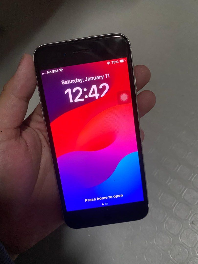 iPhone SE 2020 64gb (Category: iPhone SE Series) located in Manila. Submitted by maddi.cade (Listing ID 1346709751, Image 3). Description: iPhone SE 2020 (2nd GEN) 64gb truetone working No issues 73% bh makunat malinaw cam sounds okayy can reset negotiable MEET UP ONLY.