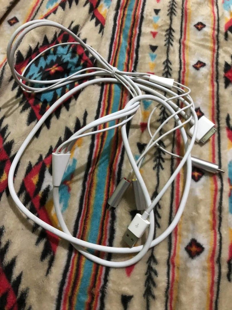 Ipod AV composite cable (Category: Portable Audio Accessories) located in Quezon City. Submitted by markgolveo (Listing ID 1346831851, Image 1). Description: FS: Ipod AV composite cable 1000 pesos Authentic cable - estimated 1.2meter long.
