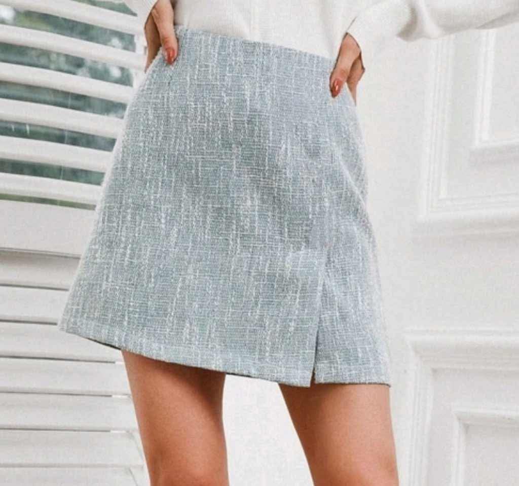 Light Blue Classy Tweed Skirt (Category: Skirts) located in Paranaque City. Submitted by floramese (Listing ID 1346806525, Image 1). Description: Used twice only, then was stored afterwards. ✿ a fav piece of mine! ✿ the color is really nice and overall is an elegant piece that makes you look so put together ✿ waistline: 25–26 ✿ thick fabric Modes of Payment – GCash – Maya – PNB – EastWest.