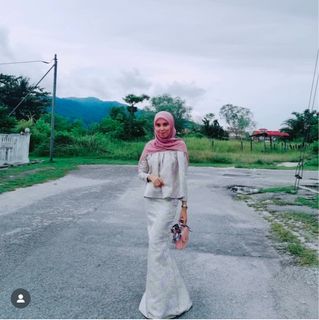 (Category: ) located in . Submitted by msfarah.closet (Listing ID 1346838755, Image 1). Description: .