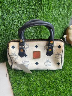 (Category: ) located in . Submitted by raila.bags (Listing ID 1346767672, Image 1). Description: .
