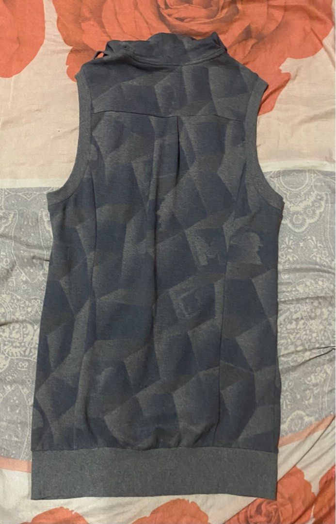 Mlb 2009 Vest Hoodie Zip Up (Category: Vests) located in Mandaue City. Submitted by cdxd4thirty (Listing ID 1346789794, Image 3). Description: No issues. Good condition. No fading. Tag 2009 Approval Stamp Length 32 Width 16-19 Shipping JnT. 80-120₱.