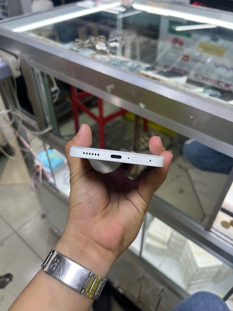NOTHING PHONE 2A 128GB OPENLINE NO ISSUE (Category: Android Others) located in Manila. Submitted by mrkim_gadget (Listing ID 1346680854, Image 2). Description: Onhand| NOTHING PHONE 2 A •128GB •Openline •99% Smooth •Never been Repaired •No Hidden Issues •Can Reset Anytime •Test to Sawa •NOT Refurb INCLUSION CLEAR CASE CHARGER TEMPERD •Mode of payment •Cash •Gcash •Bank Transfer We Open for COD (INYO PO SF) Pick-Up at my Shop in Greenhills Shoppin