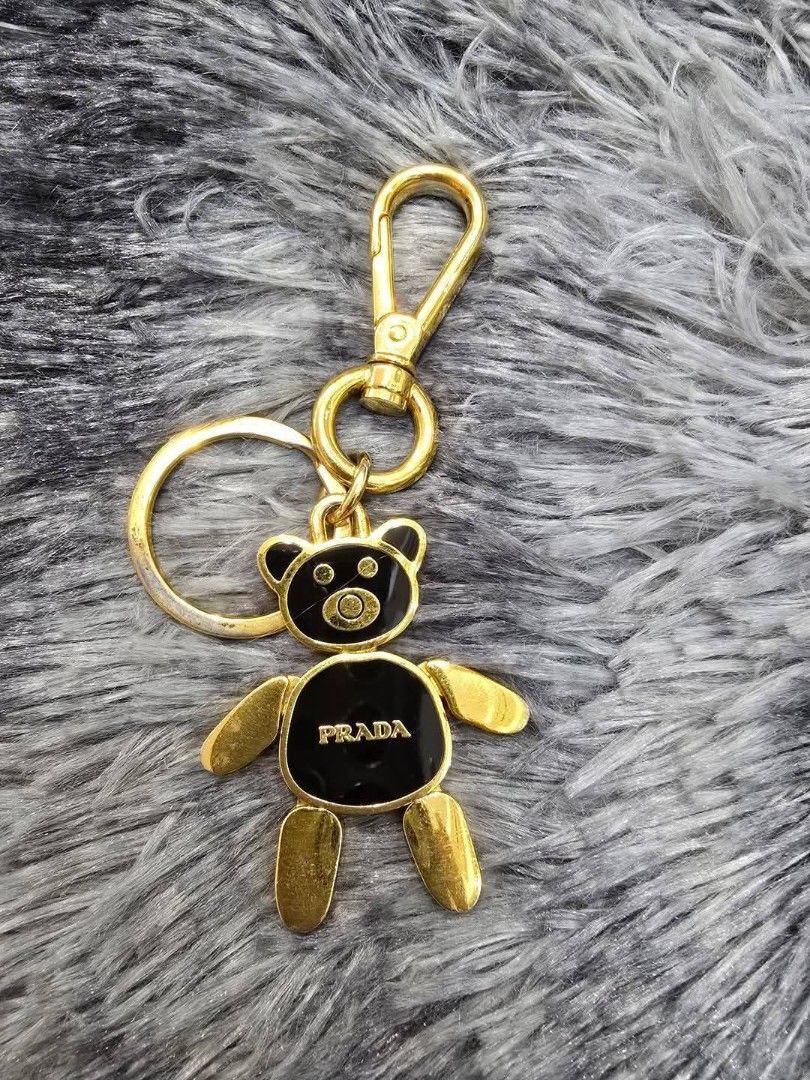 😱rare legit💯 PRADA bag charm (Category: Luxury Accessories) located in General Santos City (Dadiangas). Submitted by braverabbit.67 (Listing ID 1346734309, Image 2). Description: cute!😻✨ Prada rare bag charm 💯Legit/ORig😱 📌fiRST "𝘾𝙁 𝙋𝘼𝙔‼️firST 𝙎𝙀𝙍𝙑𝙀‼️.