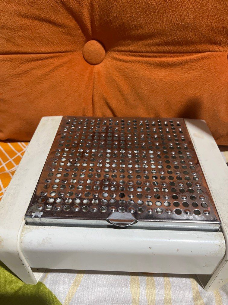Square Type Food Warmer and Tissue Holder Bundle (Category: Other Kitchenware & Tableware) located in Paombong. Submitted by sweetdeals0181656 (Listing ID 1346818787, Image 2). Description: .