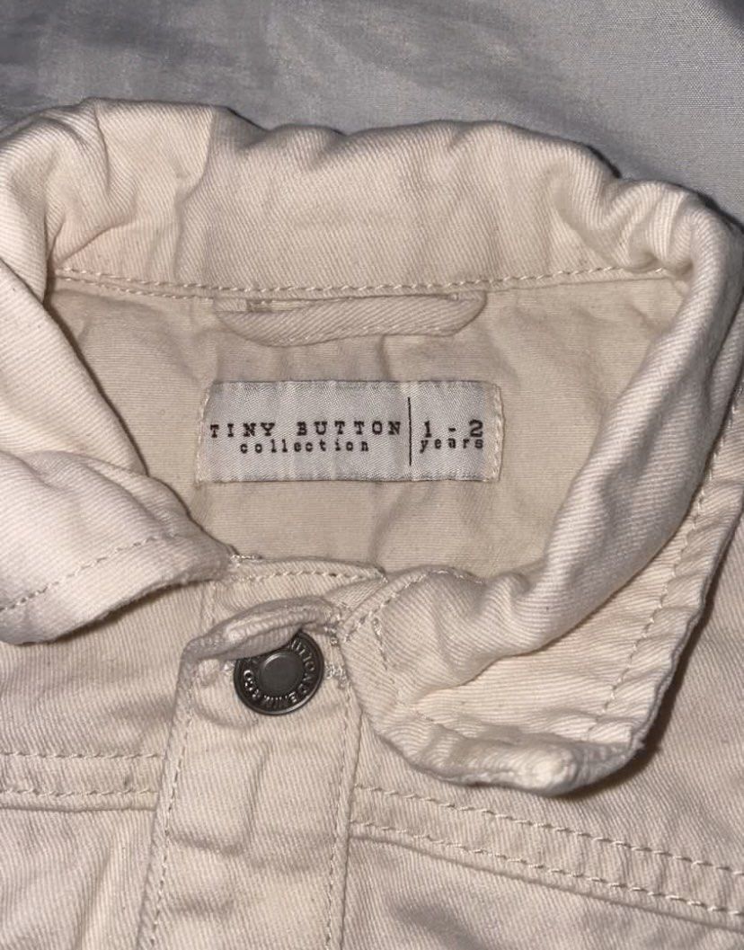 Tiny Button Beige Jacket (1-2years) (Category: Babies & Kids Fashion) located in Batu Caves. Submitted by heroinefiza (Listing ID 1346868310, Image 3). Description: .