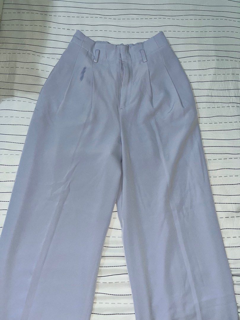Uniqlo Wide Leg Pants (Category: Other Bottoms) located in Pasig City. Submitted by heiaddie (Listing ID 1346818177, Image 2). Description: Light purple.