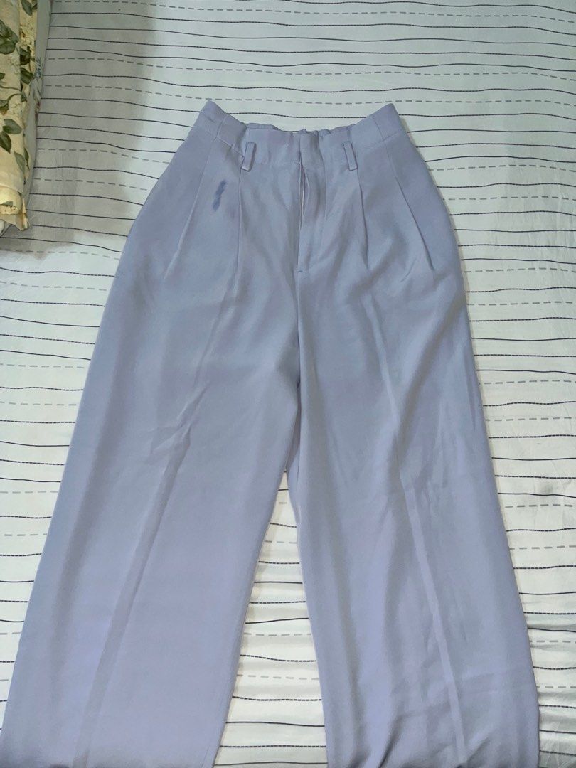 Uniqlo Wide Leg Pants (Category: Other Bottoms) located in Pasig City. Submitted by heiaddie (Listing ID 1346818177, Image 1). Description: Light purple.