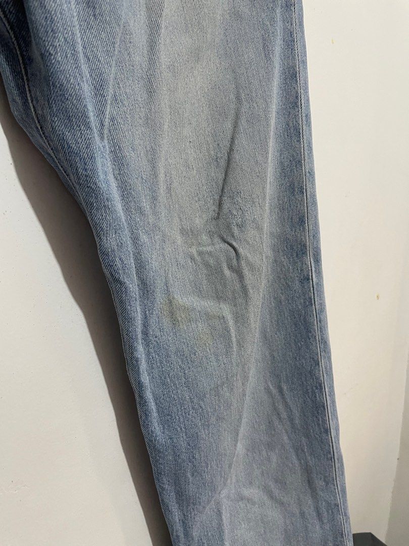 Vintage 501 Levis Jeans (Category: Jeans) located in Cavite. Submitted by Streetwhere.ph (Listing ID 1346857904, Image 2). Description: Vintage Levis 501 Jeans Wash Jeans W36 L41.5 Issue Stain / Scratch sa patch / distressed sa Hem.