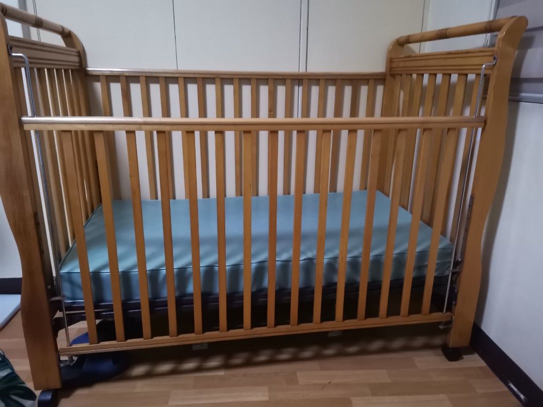 Wooden Crib with Matress (Category: Cots & Cribs) located in Manila. Submitted by meilani1214 (Listing ID 1346761229, Image 2). Description: Used Wooden Crib with Matress Pick up only in Manila area.