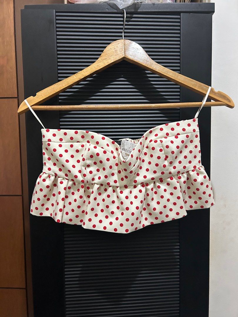 Zara tube (Category: Others Tops) located in Las Pinas. Submitted by by_less (Listing ID 1346708855, Image 1). Description: Fit to small-medium. Used once only.