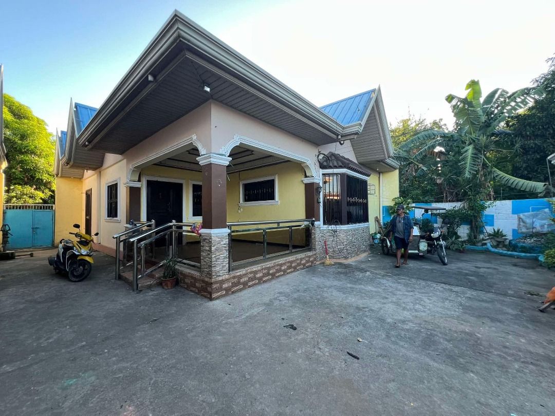 700 sqm. House and Lot (Clean Title) (Category: House & Lot) located in Gapan. Submitted by willb3rt (Listing ID 1346983333, Image 2). Description: 700 SQM. House & Lot For sale in Gapan City Nueva Ecija ****CLEAN TITLE***** Location: Likod Drive San Nicolas, Gapan City, N.E. Around 2-5kms away from Waltermart/Robinsons mall, public city market, municipal hall Asking price: ₱ 7,000,000 Negotiable upon viewing Open for financing.