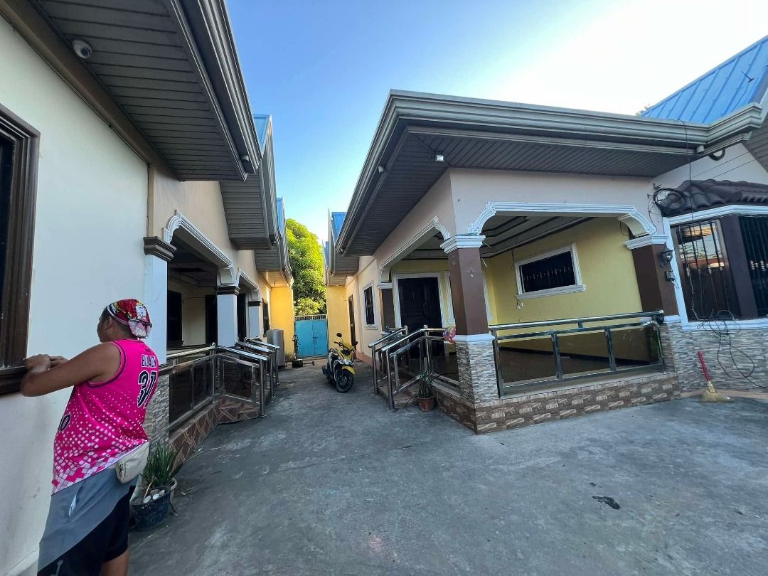 700 sqm. House and Lot (Clean Title) (Category: House & Lot) located in Gapan. Submitted by willb3rt (Listing ID 1346983333, Image 1). Description: 700 SQM. House & Lot For sale in Gapan City Nueva Ecija ****CLEAN TITLE***** Location: Likod Drive San Nicolas, Gapan City, N.E. Around 2-5kms away from Waltermart/Robinsons mall, public city market, municipal hall Asking price: ₱ 7,000,000 Negotiable upon viewing Open for financing.