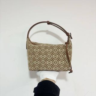 (Category: ) located in . Submitted by millenlavish_outlet (Listing ID 1347062899, Image 1). Description: .