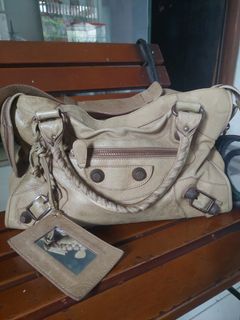 (Kategori: ) berada di . Dikirim oleh biyan_prelovedbag (ID iklan 1346967313, Gambar 1). Deskripsi: .