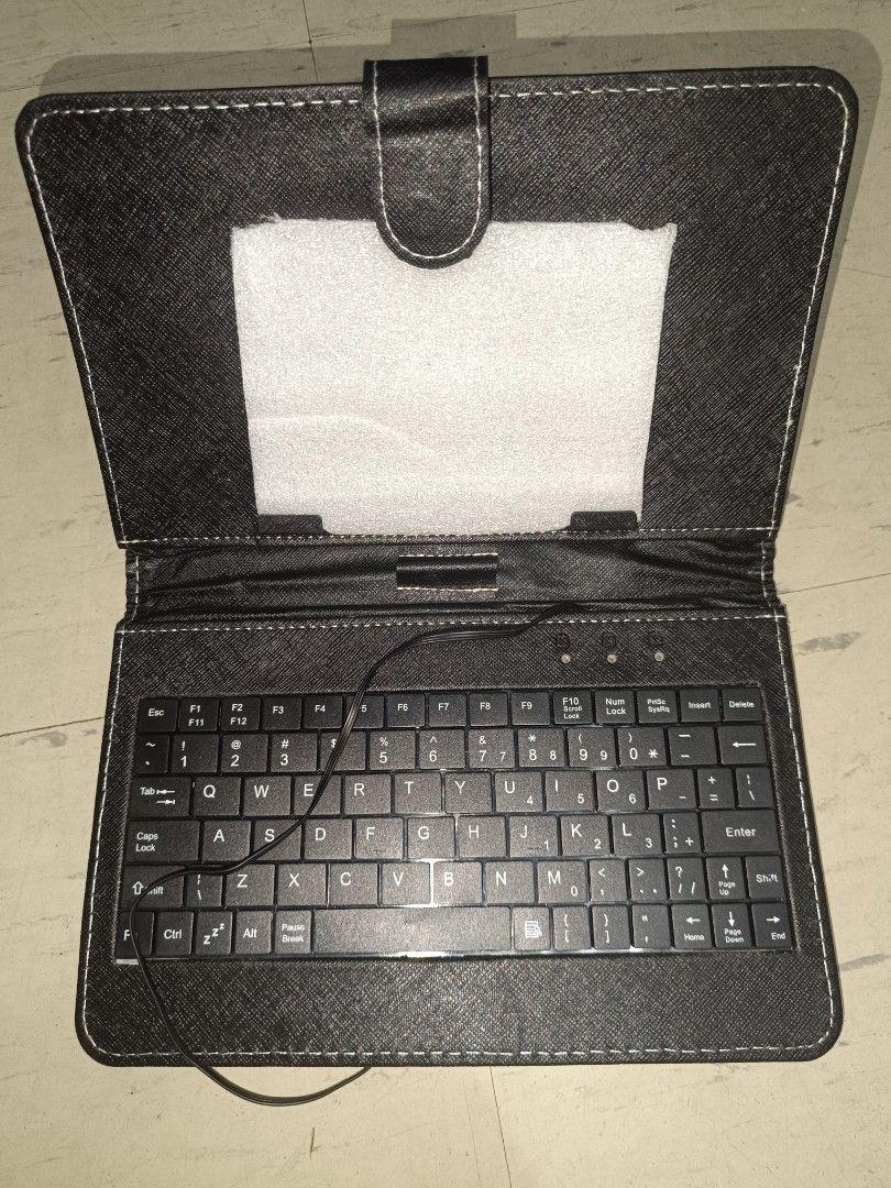 Android Phone Tablet keyboard case (Category: Computer Keyboard) located in Pasig City. Submitted by 989shie (Listing ID 1346898218, Image 1). Description: Android keyboard case.