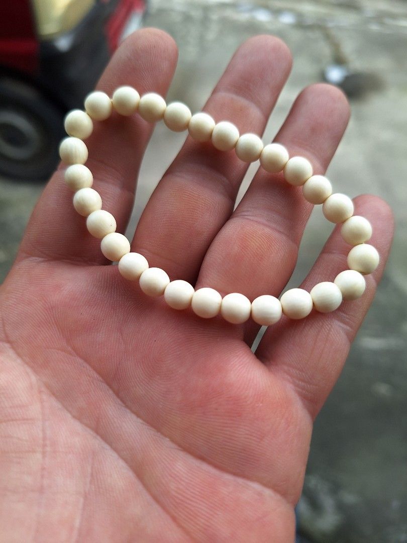 Antique Ivory bracelet 18 cm (Category: Bracelets) located in General Santos City (Dadiangas). Submitted by hannysvintageheaven (Listing ID 1347080435, Image 2). Description: beans 5 mm.