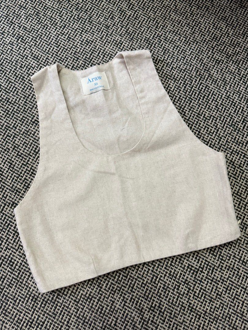 Araw Melfi Top in Oat (Category: Blouses) located in Cainta. Submitted by chaspreloved (Listing ID 1346957028, Image 2). Description: Brand new, just tried on. RFS: Got pregnant, can’t wear anymore :(.