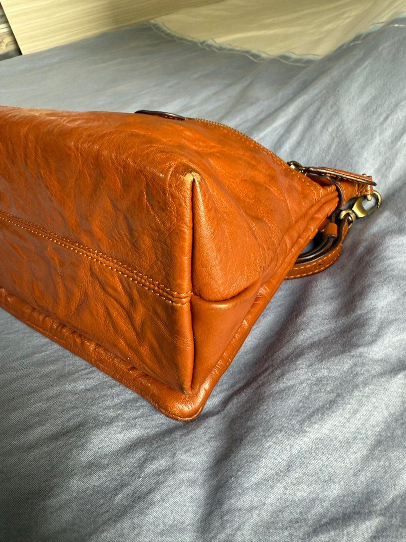 AUTHENTIC FINO Crinkled Sling bag (Category: Luxury Bags & Wallets) located in Taguig. Submitted by _annaq_ (Listing ID 1347016482, Image 3). Description: Comes with authentic FINO dust bag For everyone’s fairness and transparency, kindly read Seller's Policy first before making an offer 😊 1. Please make sure that the product description, condition, reservation terms, payment, and shipping policies meet your expectations. 2. Once an offer is mad