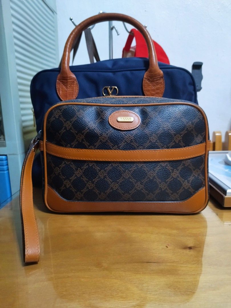 BALLY CLUTCH BAG LEATHER (Category: Luxury Bags & Wallets) located in Bulacan. Submitted by THA_D_THRIFT (Listing ID 1347044191, Image 1). Description: GOOD AS NEW FRESH FROM🇯🇵SOURCE.