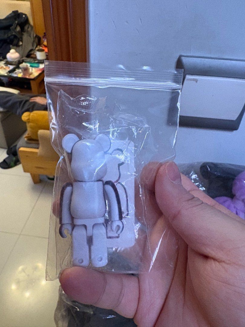 Bearbrick series 49 comme des garcons cdg Artists 隱藏, 興趣