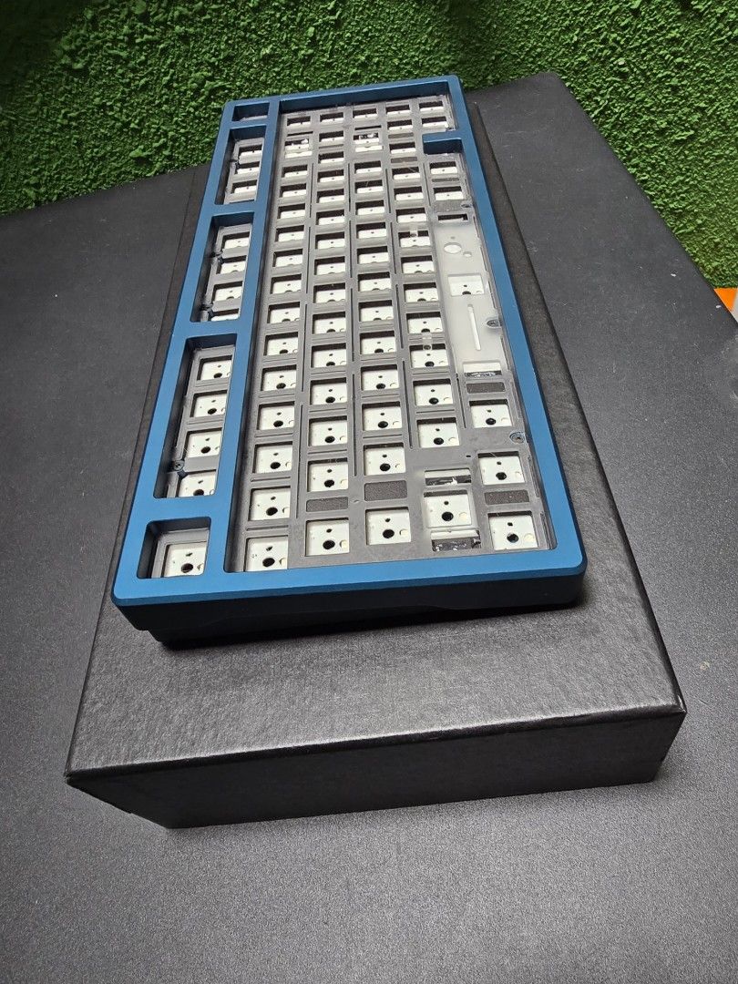 Bubble75 Custom Keyboard (Category: Computer Keyboard) located in Singapore. Submitted by yrahcax (Listing ID 1346936734, Image 2). Description: Bubble75 with PC Plate in Navy Blue with Gold Weight Colorway Includes Durock v2 stabs, which are among the best in the market. Creamy and Thocky Sound Profile Gasket mount QMK/VIA Compatible 6°Typing Angle and Hotswap Poron Dampening pads WTS/WTT Bubble75 is a fantastic option for those looking to dip t