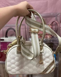 (Category: ) located in . Submitted by azumijl (Listing ID 1346885137, Image 1). Description: .