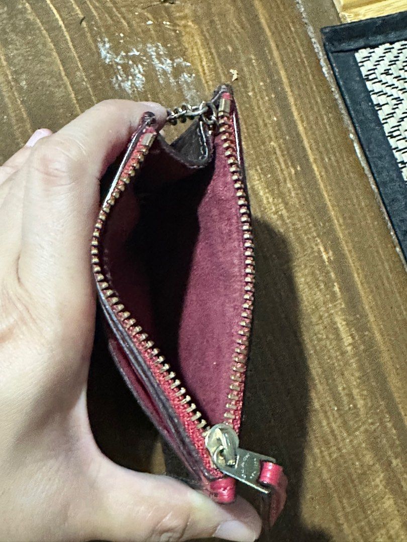 Coach Slim ID Wallet (Category: Luxury Bags & Wallets) located in Antipolo. Submitted by kj_thrift (Listing ID 1347029020, Image 3). Description: Coach Slim ID wallet/holder Used and with flaws (please see photos) P300 + Sf.