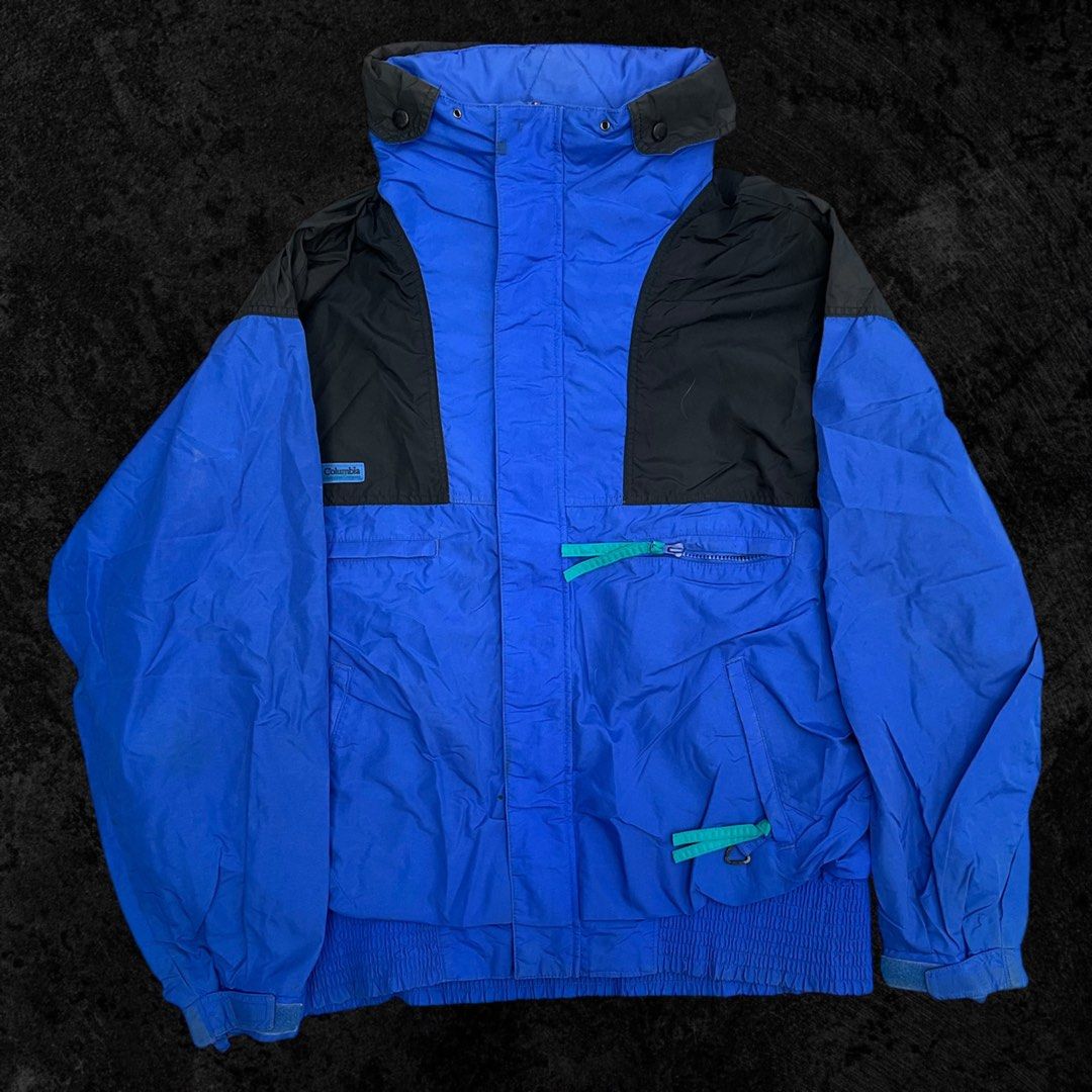 Columbia Radial Sleeve Two Tone Parka (Category: Coats, Jackets and Outerwear) located in Baguio. Submitted by appetentraiments (Listing ID 1347007500, Image 2). Description: Excellent condition Dimensions: 28”Lx24.5”Wx23.5”SL XL on tag 9/10 color rate Issue: stains and tear Note: packable hood Steamed and sanitized.
