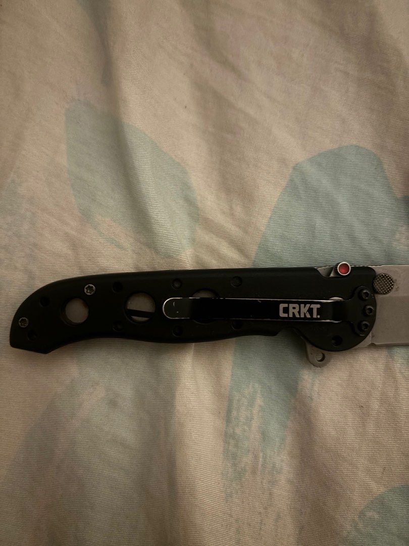 CRKT (Category: Knives & Chopping Boards) located in Valenzuela. Submitted by alexinelg (Listing ID 1346880532, Image 3). Description: .