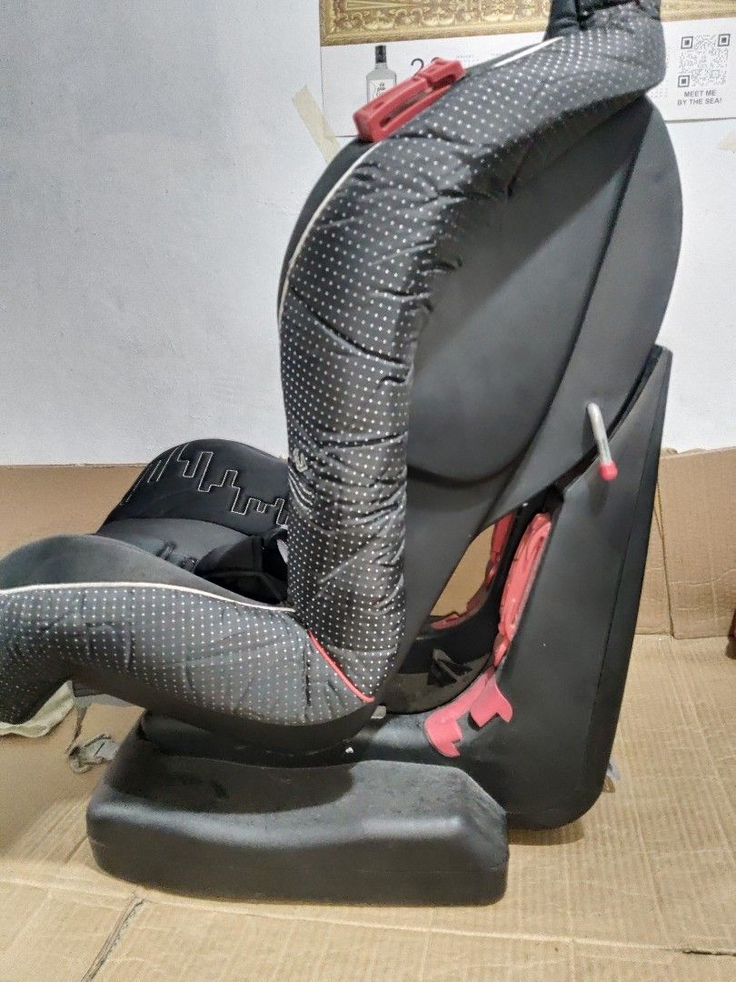 Cuddlebag car seat/booster seat (Category: Car Seats) located in Pasig City. Submitted by gamitatibapa18 (Listing ID 1346887015, Image 3). Description: second hand works well...