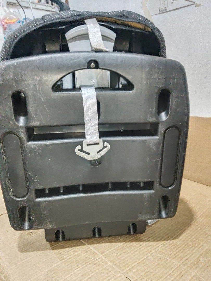 Cuddlebag car seat/booster seat (Category: Car Seats) located in Pasig City. Submitted by gamitatibapa18 (Listing ID 1346887015, Image 2). Description: second hand works well...